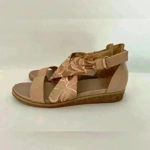 Naturalizer Ivette Wedge Sandals (SH76) - Picture 2 of 12